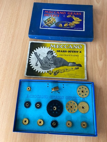 Meccano gears outfit with - outfit, a
