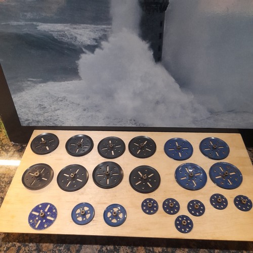 Meccano pulleys and - , face